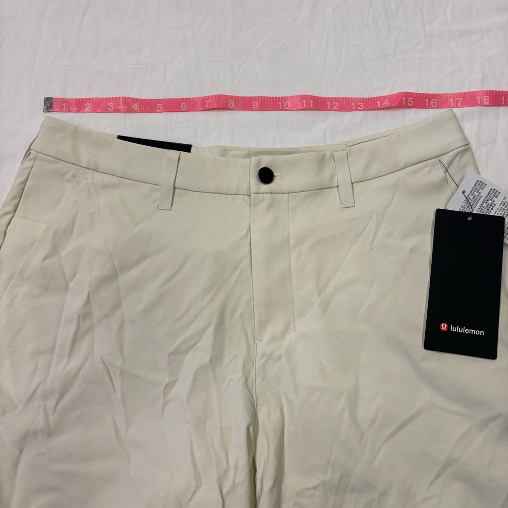 Lululemon Classic-Fit Gold Short 9” LTIV Light Ivory Men’s Size 33 - Picture 2 of 5